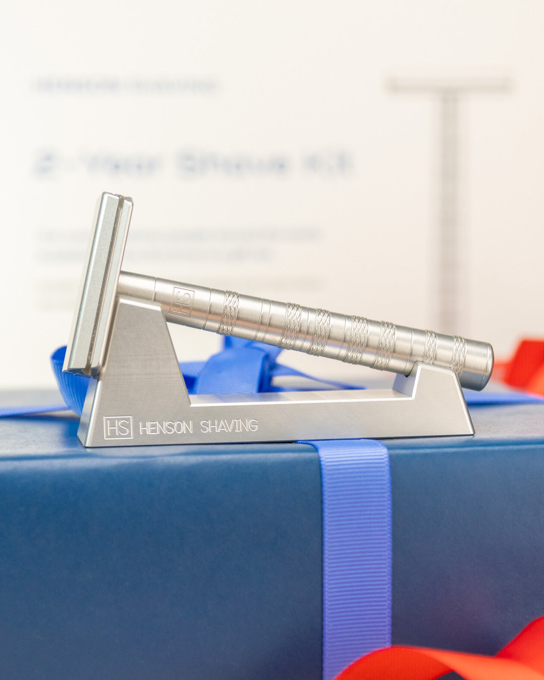 henson-shaving-the-gift-set-rasierhobel-geschenkset-mit-st-nder image 2