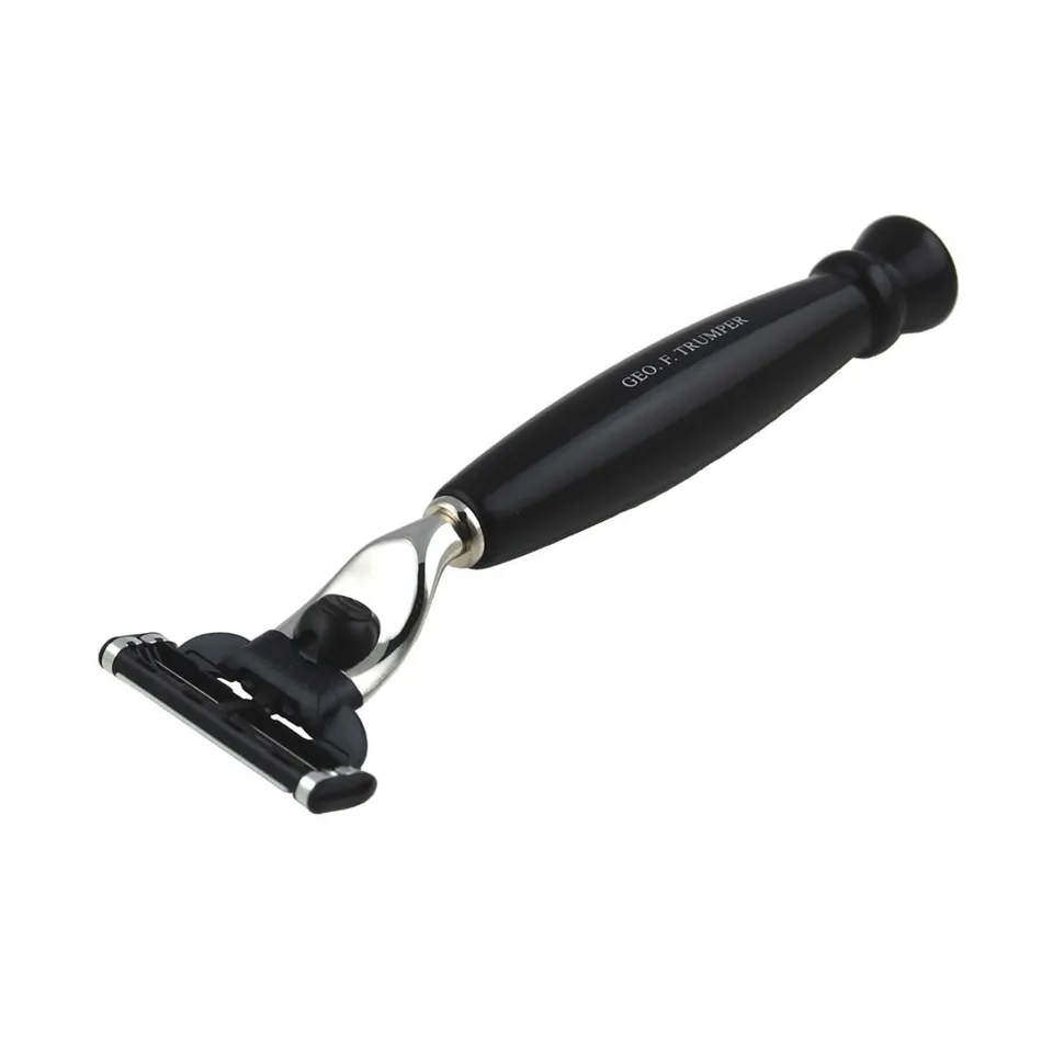 geo-trumper-black-curved-mach-3-rasierer-schwarz image 1